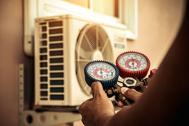 Professional Hvac technician working in Ozone Park, NY